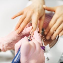 Professionelle Maniküre in deinem Kosmeitkstudio Skinlifter in Berlin